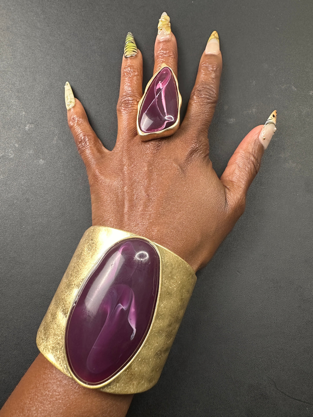Oversized Bold Pointed Long Stone Accent Stretch Ring - Purple