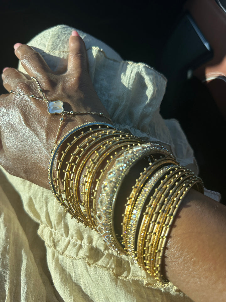 Faux Real Clover Hand Chain
