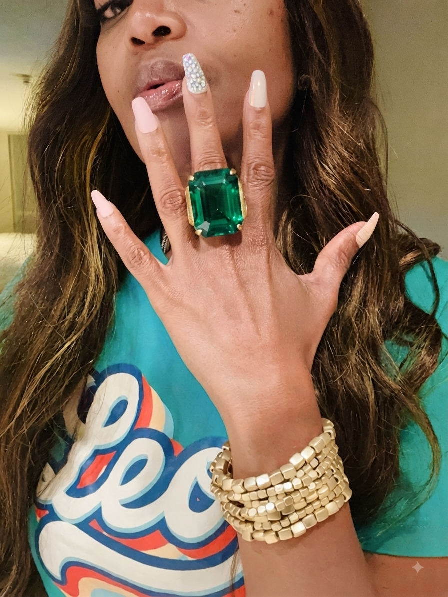 Oversized Bold Rectangle Stone Accent Stretch Ring - Emerald Green
