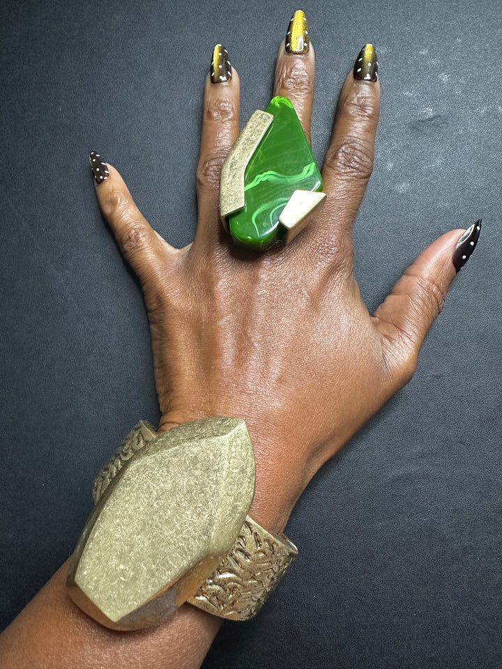 Oversized Bold Gold Trim Stone Accent Stretch Ring - Bright Green