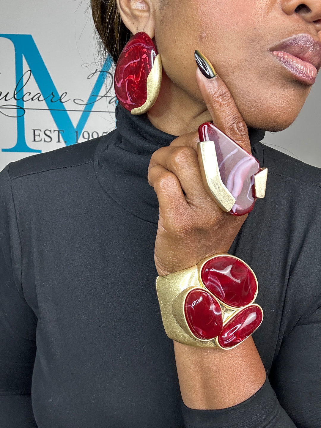 Oversized Bold Gold Trim Stone Accent Stretch Ring - Burgundy