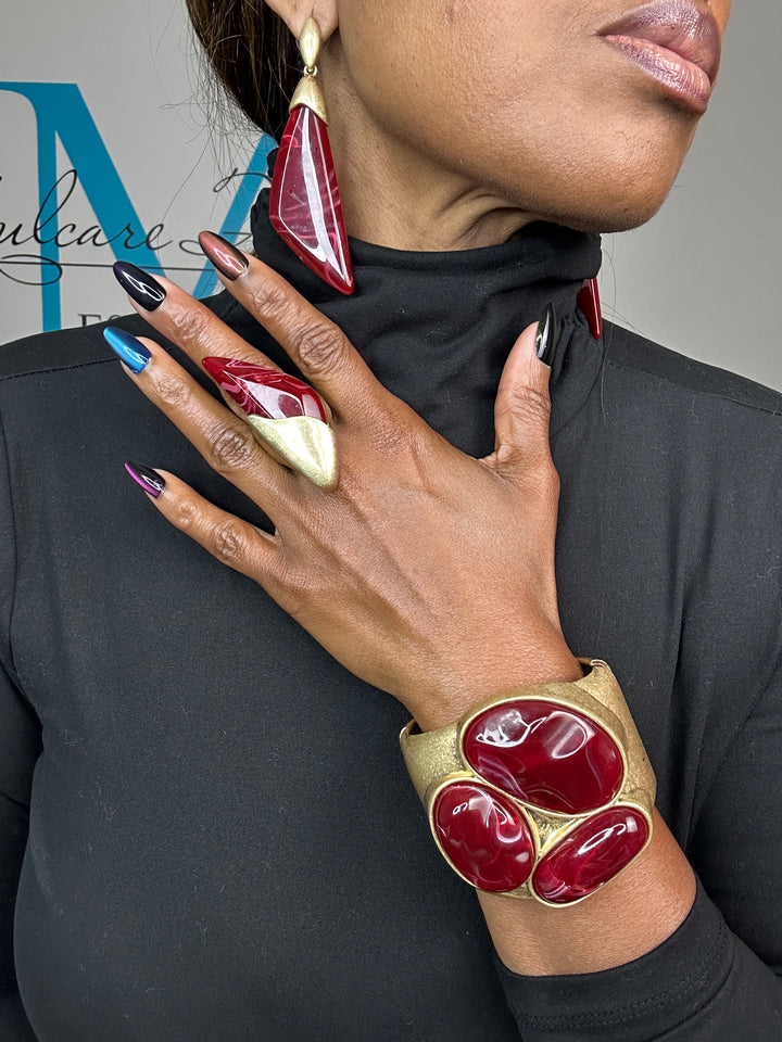 Oversized Bold Gold Trim Boomerang Stretch Ring - Burgundy