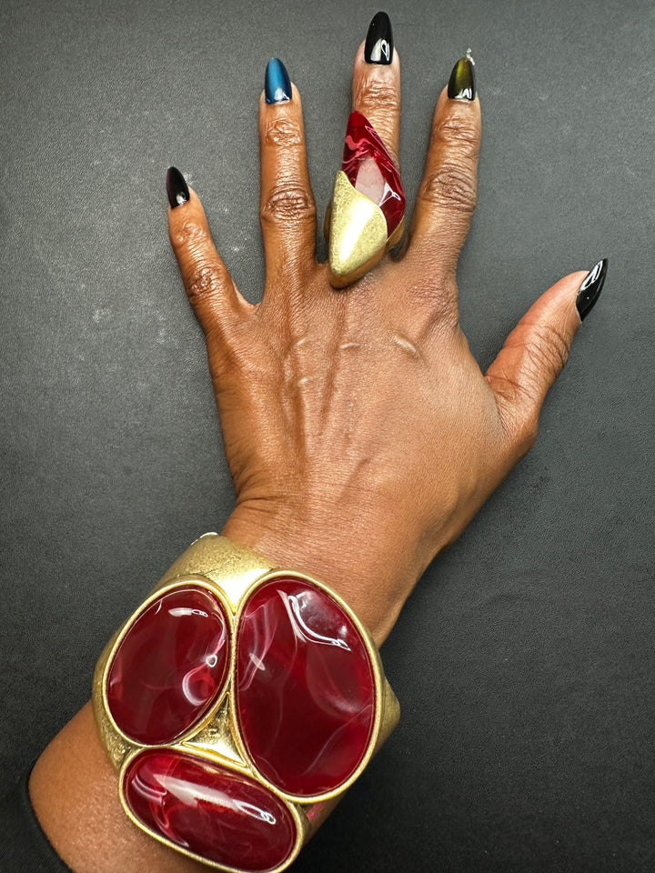 Oversized Bold Gold Trim Boomerang Stretch Ring - Burgundy