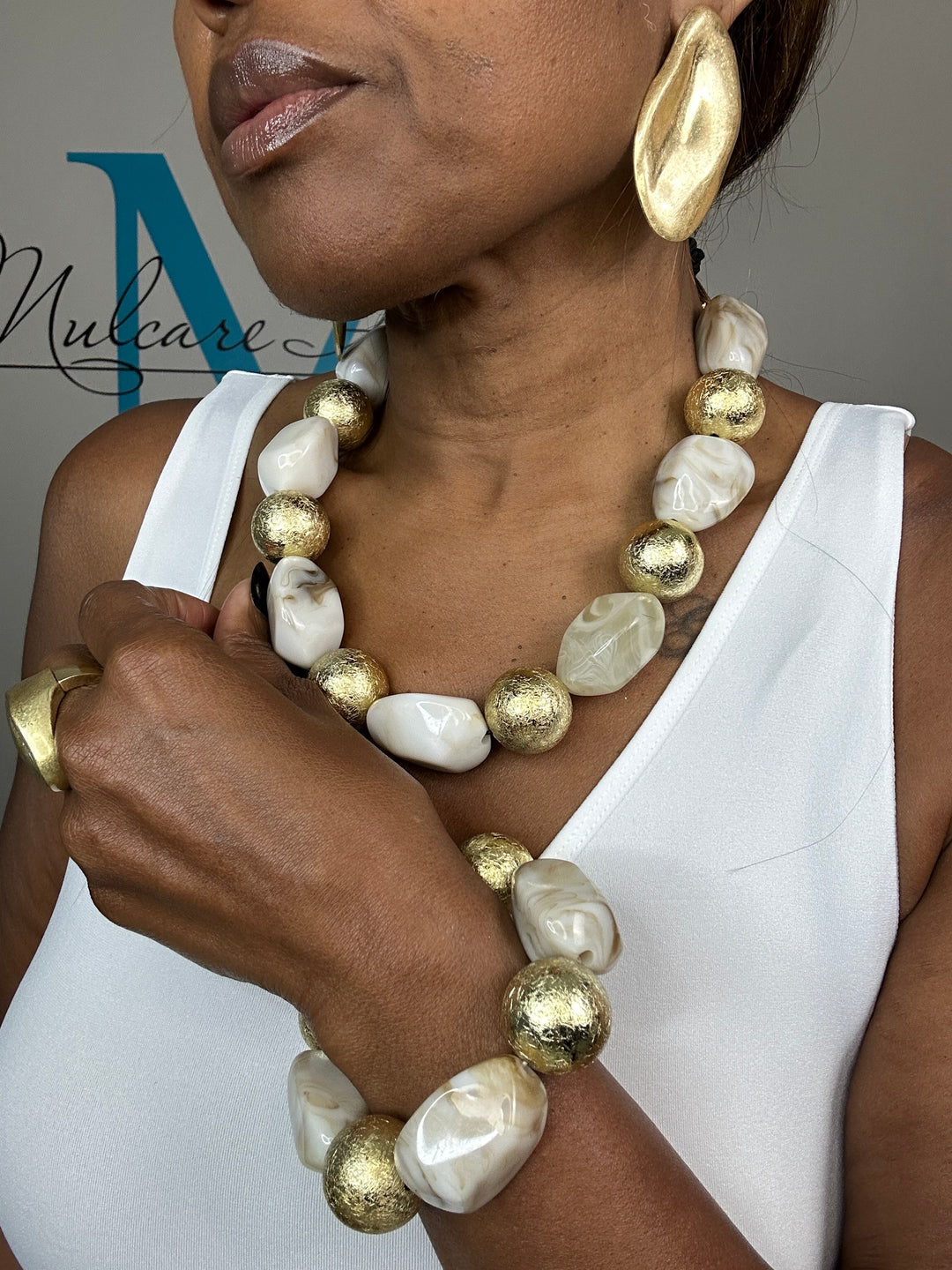 Chunky Fashion Cluster Necklace - Cream Gold Blend