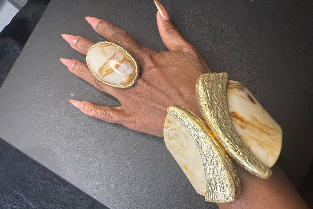 Oversized Bold Oyster Stone Accent Stretch Ring - Cream Marble