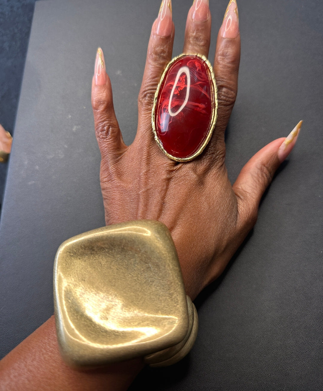 Oversized Bold Oyster Stone Accent Stretch Ring - Burgundy