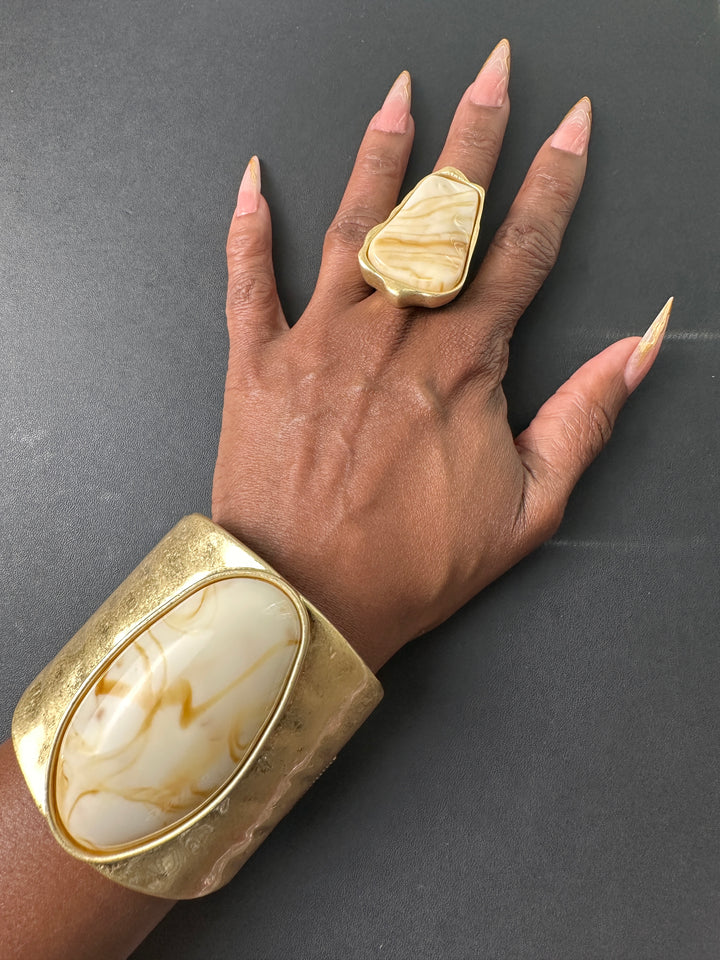 Oversized Bold Oval Stone Accent Stretch Ring - Cream Marble
