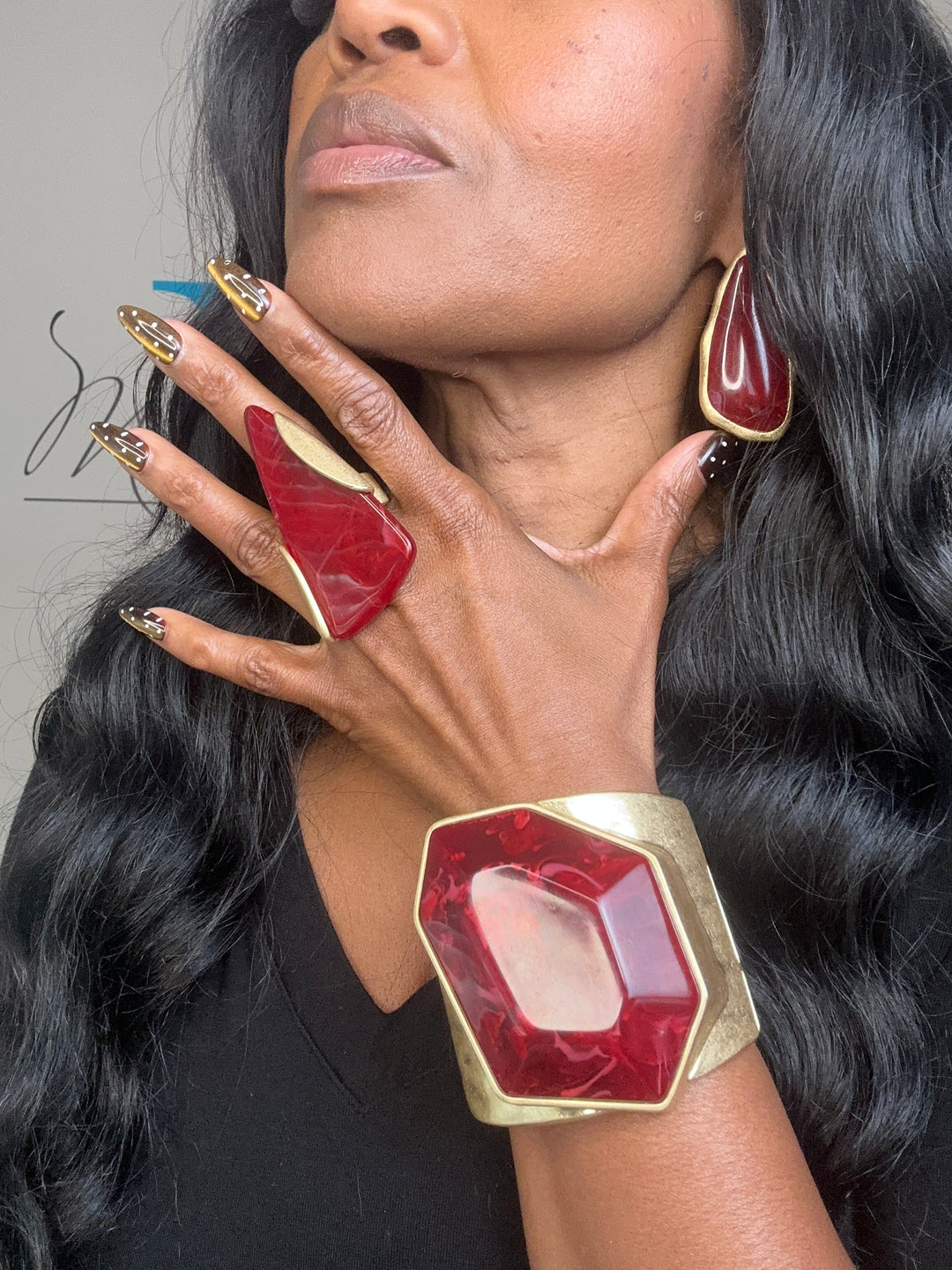 Hexagon Sculpted Hinged Bangle Bracelet - Burgundy