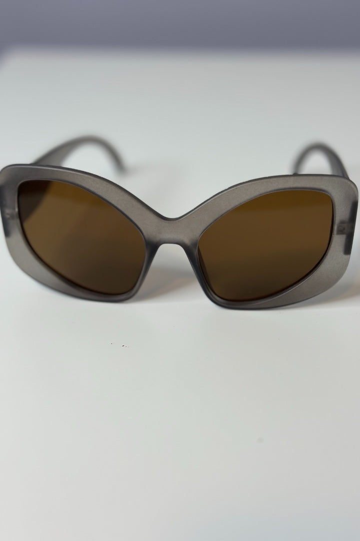 Cat Eye Oversized Frame Sunglasses - Smoke Grey
