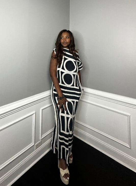 PRE-ORDER Fall pleated maxi dress with matching scarf - black and white Ships 9/4