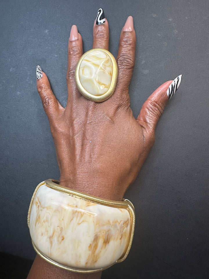 Fashion Chunky Gold Hinge Bracelet - Cream