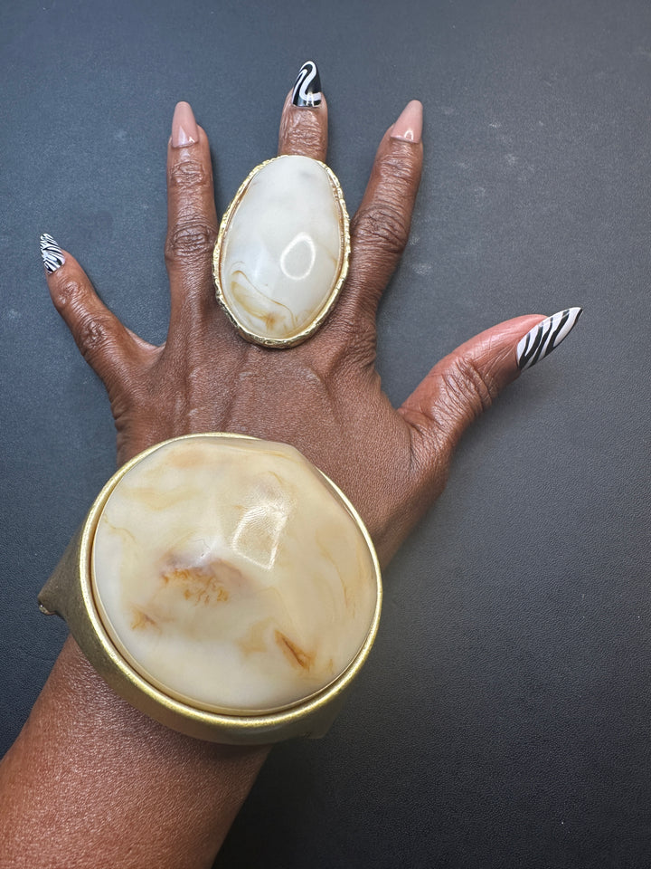 Fashion Gold Moon Hinge Bracelet - Cream
