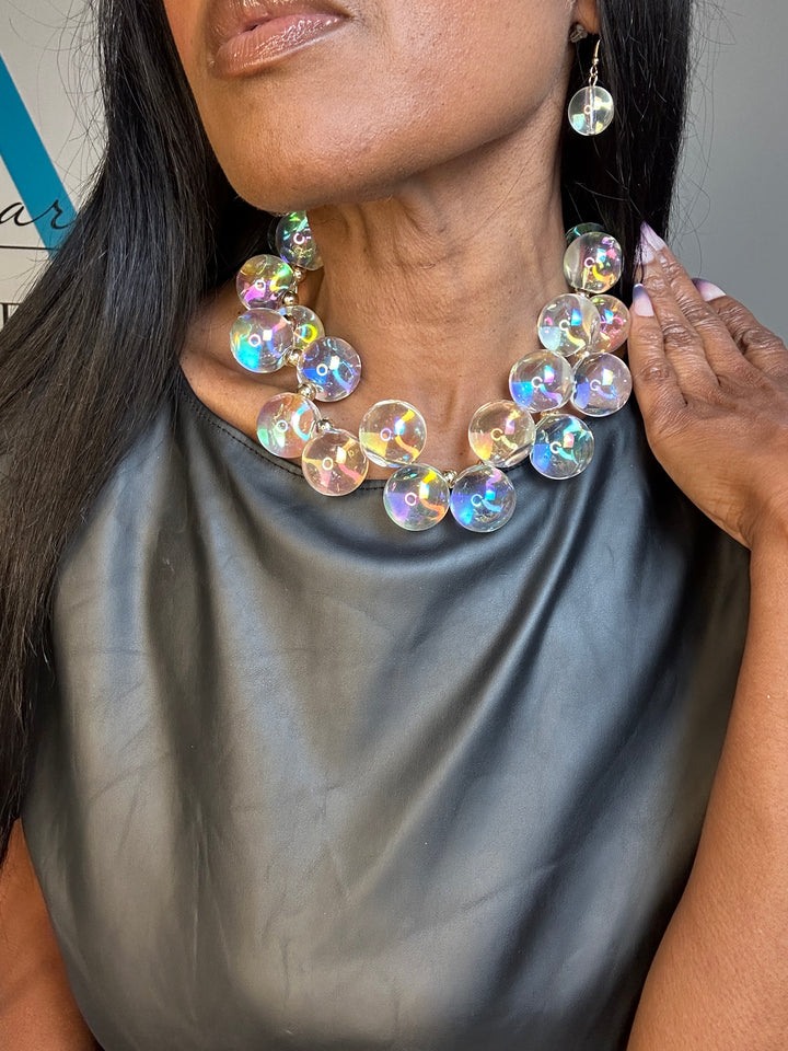 Beauty and Baubles Chunky Fashion Cluster Necklace - Clear iridescent