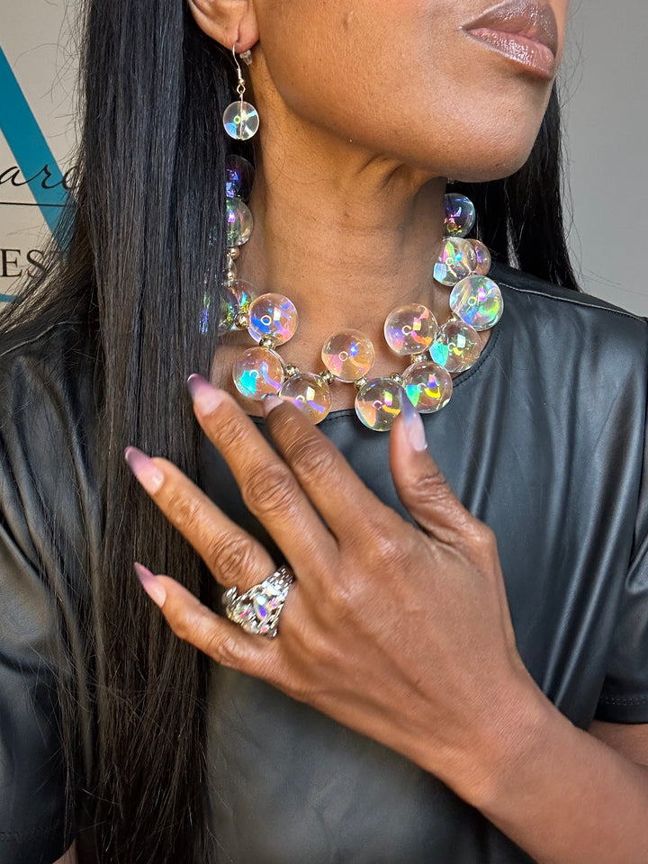 Beauty and Baubles Chunky Fashion Cluster Necklace - Clear iridescent