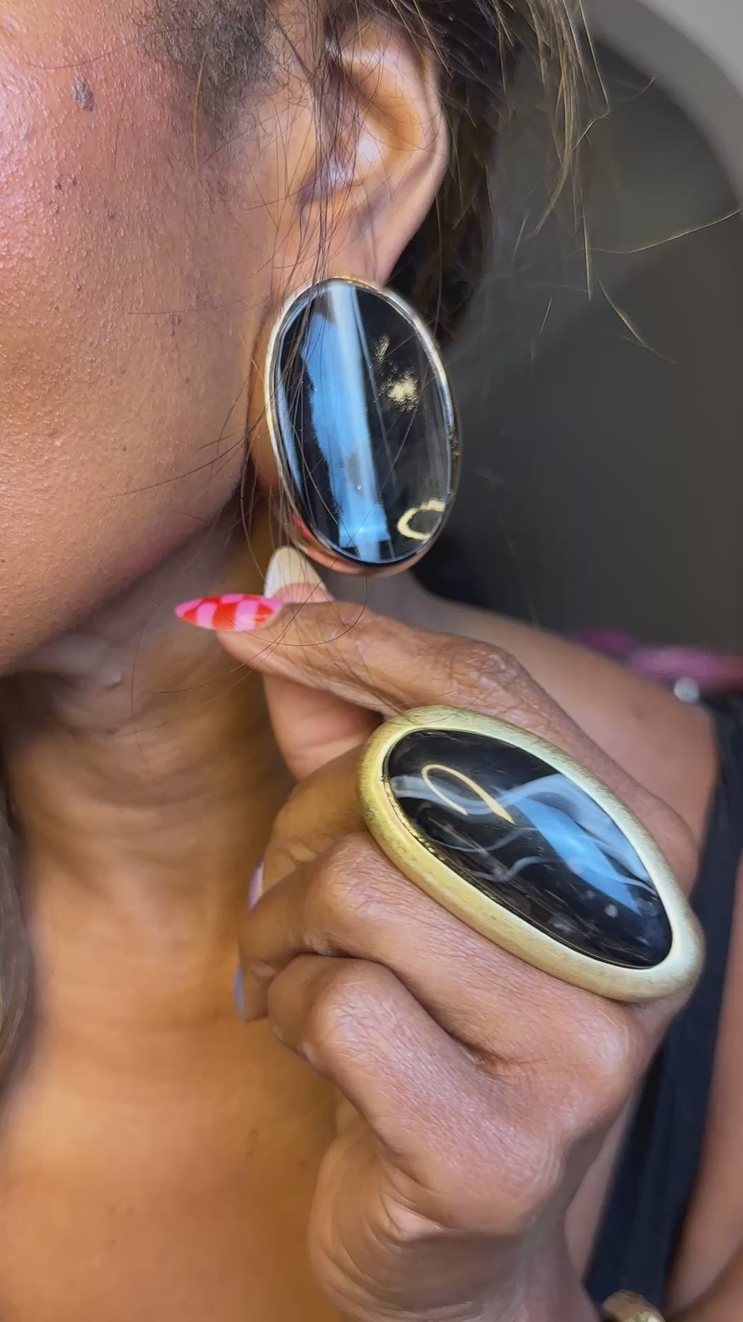 Oversized Bold Oyster Stone Accent Earrings - Black